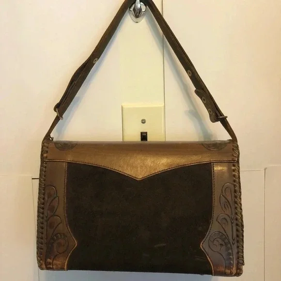 Vintage Leather Purse - Picture 2 of 16